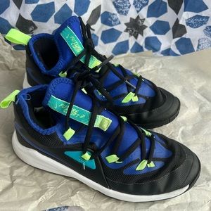 Boys Nike shoes future court 2